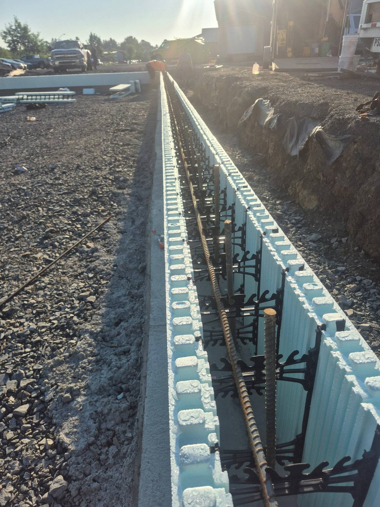 Shop foundation and footings with a 35 m³ single pour